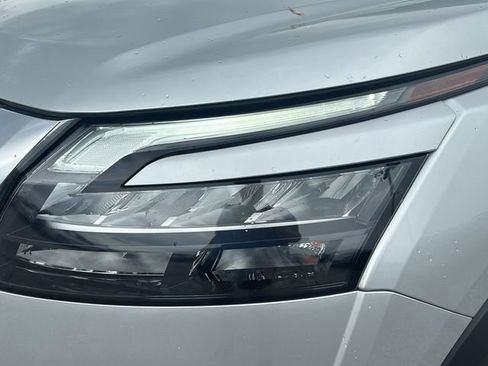 Used 2025 Nissan Pathfinder SV FWD image 9