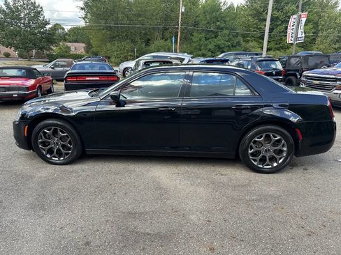 Used 2018 Chrysler 300 S image 3
