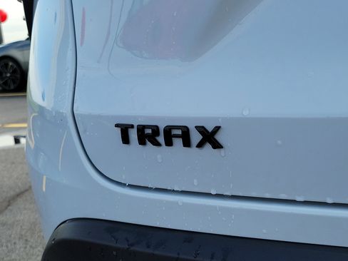 Used 2025 Chevrolet Trax RS FWD image 6