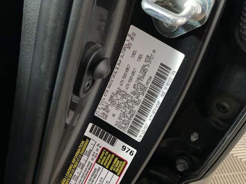 Used 2022 Toyota Tacoma TRD Sport w/ Technology Package image 38