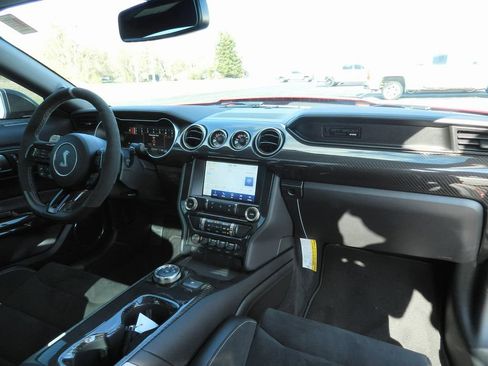 Used 2022 Ford Mustang Shelby GT500 w/ Carbon Fiber Track Pack image 16