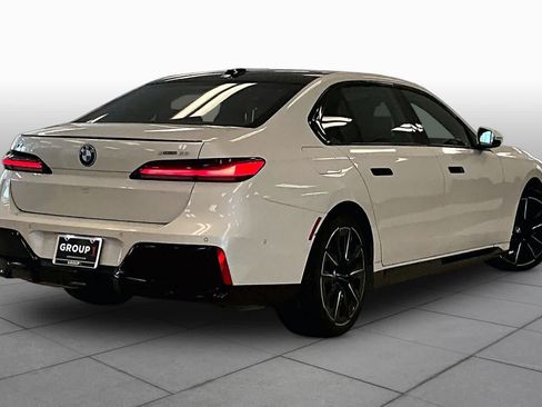 Used 2025 BMW i7 xDrive60 AWD/4WD image 12
