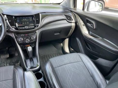 Used 2019 Chevrolet Trax LT w/ LT Convenience Package AWD/4WD image 9