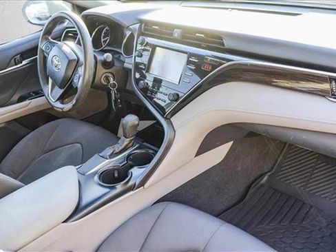 Used 2018 Toyota Camry LE image 27