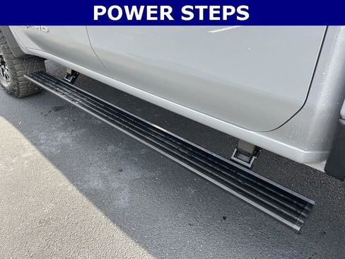 Used 2025 GMC Sierra 2500 AT4X image 11