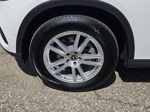 Used 2025 Mercedes-Benz GLC 300 4MATIC image 2