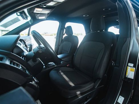 Used 2019 Ford Explorer XLT w/ Equipment Group 201A image 10