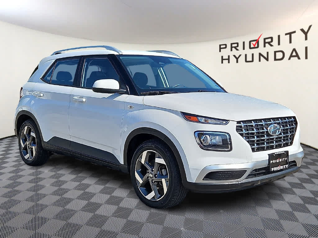 Used 2023 Hyundai Venue SEL FWD image 3