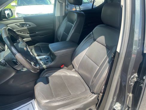 Used 2020 Chevrolet Traverse LT w/ LT Premium Package AWD/4WD image 14