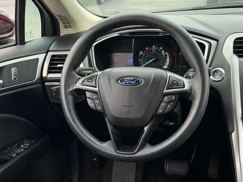 Used 2017 Ford Fusion SE w/ Fusion SE Technology Package FWD image 6