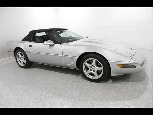 Used 1996 Chevrolet Corvette Convertible RWD image 2