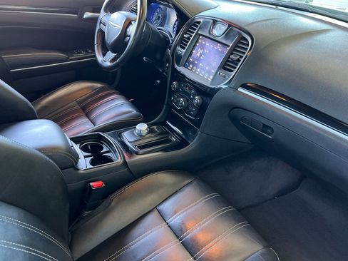 Used 2019 Chrysler 300 S RWD image 12