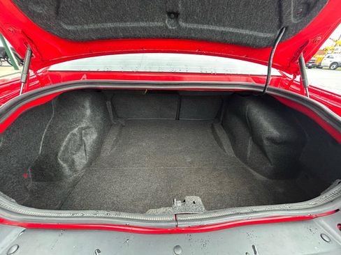 Used 2018 Dodge Challenger SXT RWD image 11