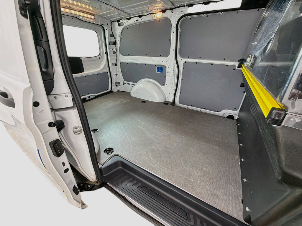 Used 2022 Mercedes-Benz Metris image 21