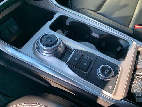 Used 2022 Ford Explorer XLT w/ Equipment Group 202A image 31