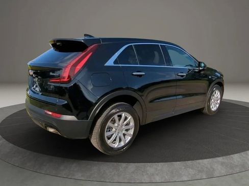 Used 2023 Cadillac XT4 Luxury w/ Cold Weather Package image 9