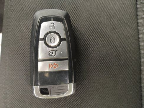 Used 2023 Ford Explorer XLT AWD/4WD image 32