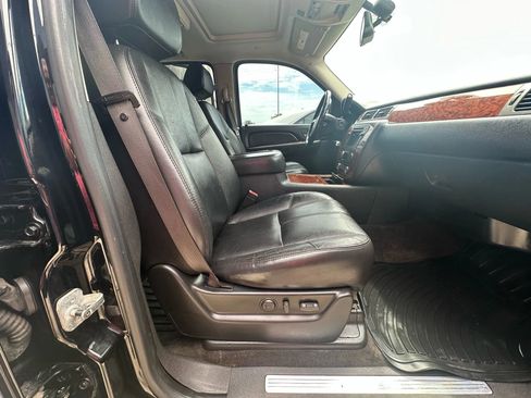 Used 2008 Chevrolet Avalanche LTZ w/ LTZ Preferred Equipment Group image 16