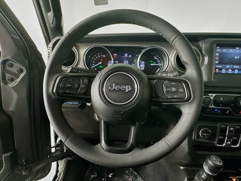 Used 2023 Jeep Wrangler Unlimited w/ Convenience Group AWD/4WD image 13