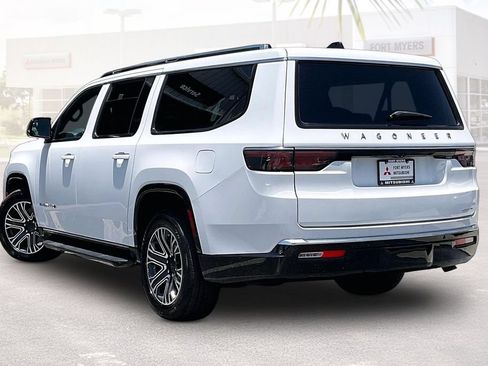 Used 2024 Jeep Wagoneer L Series II w/ Flexible Seating Group AWD/4WD image 32