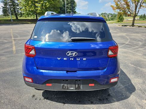 Used 2023 Hyundai Venue SEL FWD image 5
