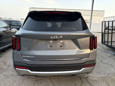 Used 2025 Kia Sorento S w/ Panoramic Sunroof Package FWD image 8