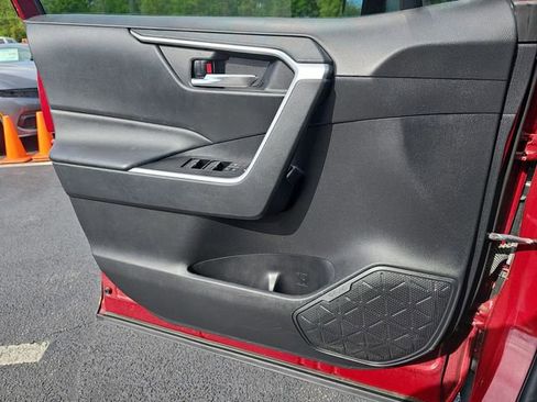 Used 2022 Toyota RAV4 XLE image 24