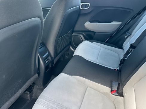 Used 2025 Hyundai Venue SEL FWD image 12