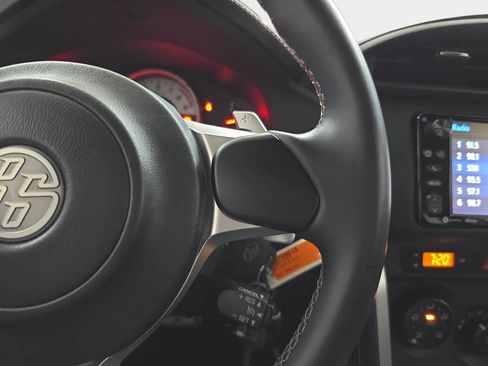 Used 2017 Toyota 86 RWD image 17