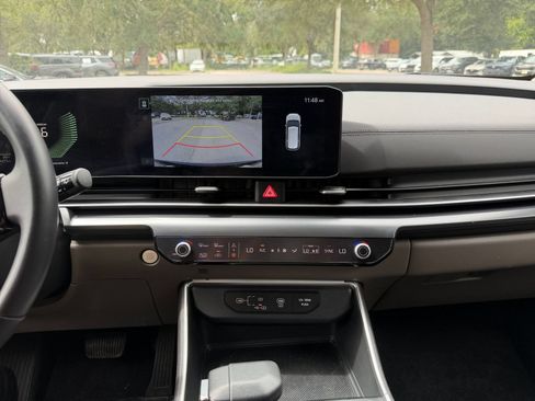 Used 2026 Kia Carnival FWD image 16