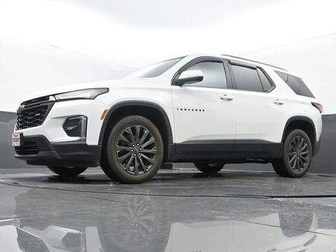 Used 2023 Chevrolet Traverse RS image 12