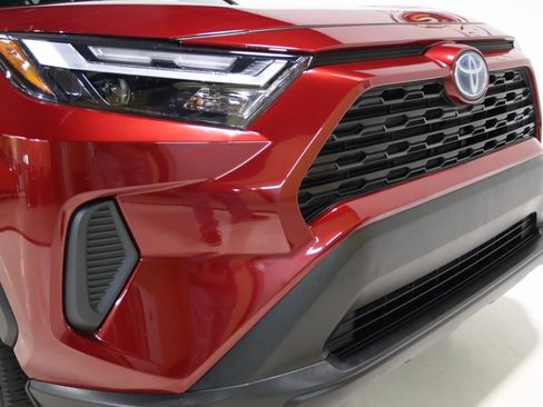 Used 2022 Toyota RAV4 XLE image 23