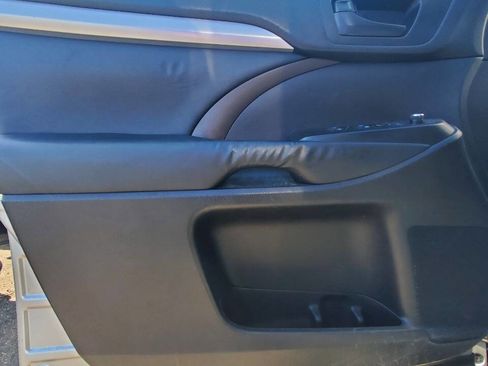 Used 2015 Toyota Highlander Plus image 13