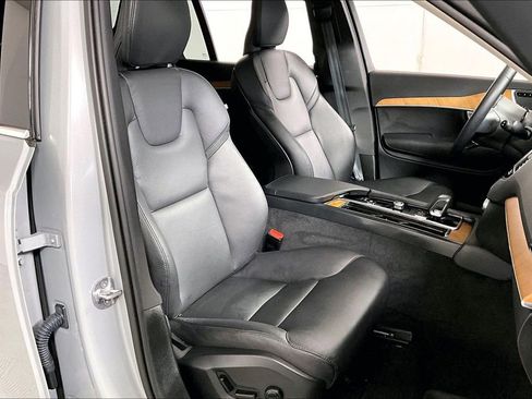 Used 2024 Volvo XC90 B6 Plus image 7
