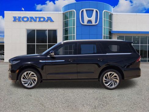 Used 2025 Lincoln Navigator Reserve AWD/4WD image 6