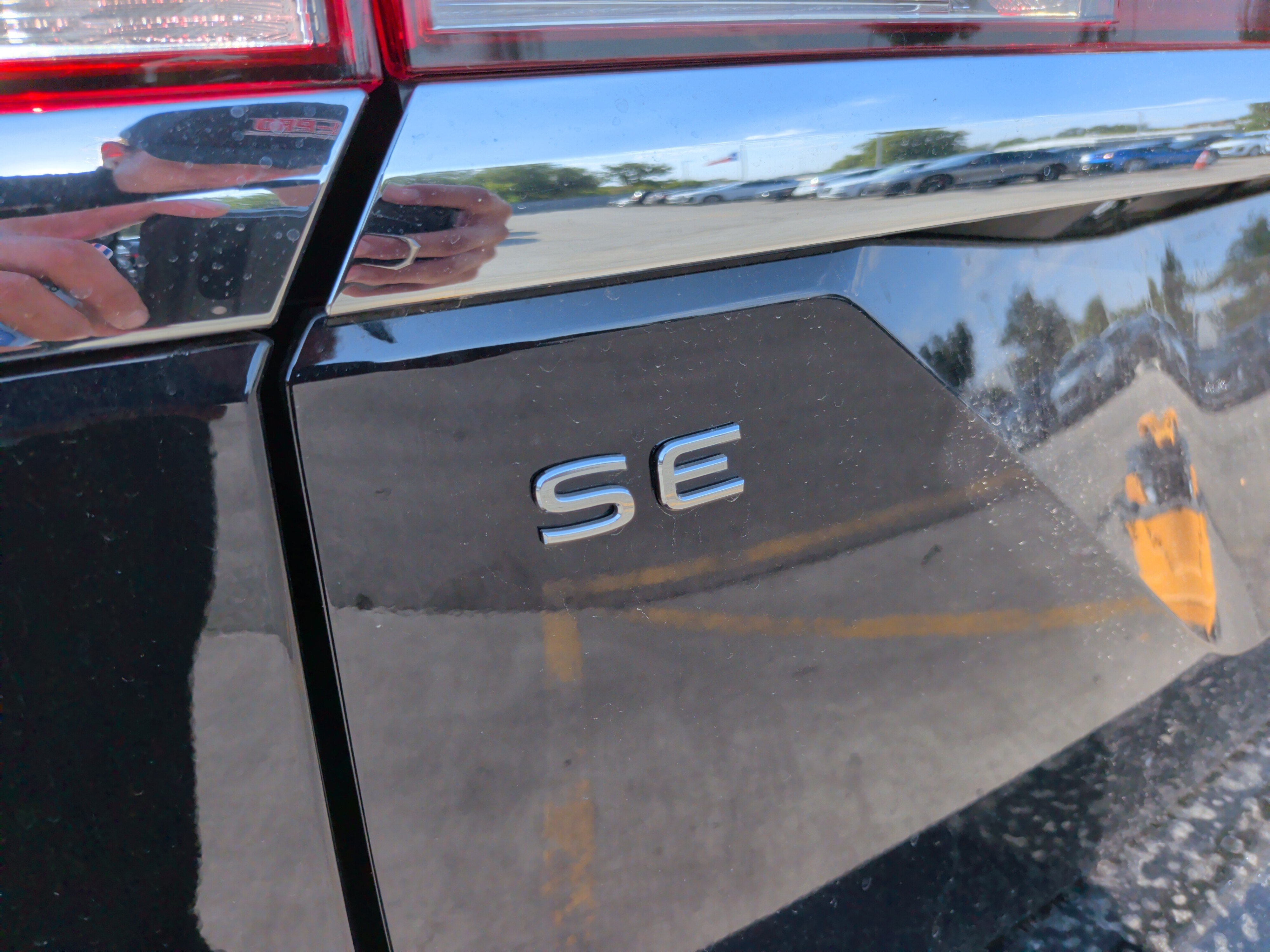 Used 2024 Volkswagen Atlas SE w/ Black Wheel Package FWD image 33