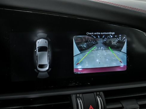 Used 2017 Alfa Romeo Giulia Quadrifoglio image 33