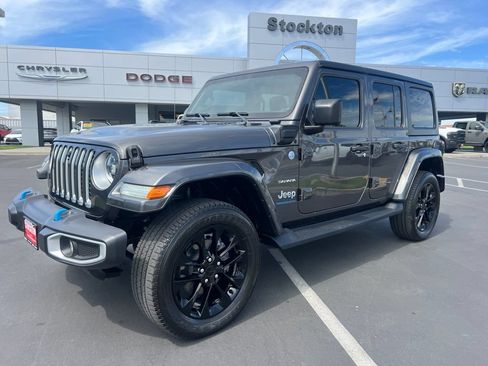 Used 2023 Jeep Wrangler Unlimited Sahara w/ Cold Weather Group AWD/4WD image 1