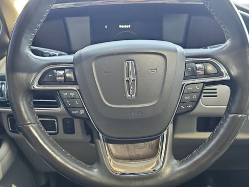 Used 2019 Lincoln Navigator Reserve image 18
