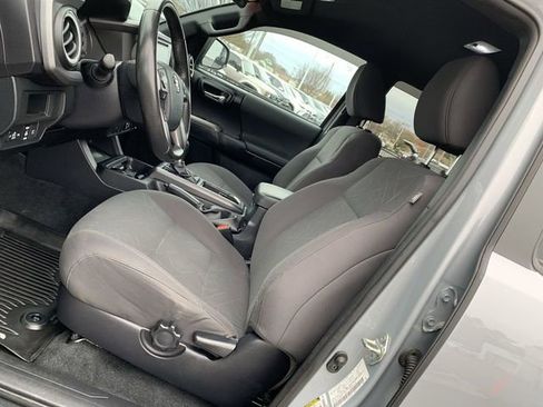 Used 2018 Toyota Tacoma TRD Sport image 18