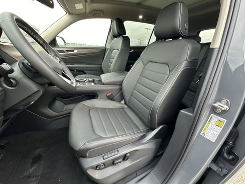 Used 2025 Volkswagen Atlas SEL image 13