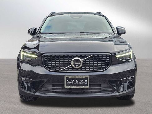 Certified 2025 Volvo XC40 B5 Plus w/ Protection Package Premier image 8