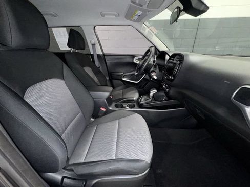 Used 2024 Kia Soul LX w/ Option Group 015 FWD image 6