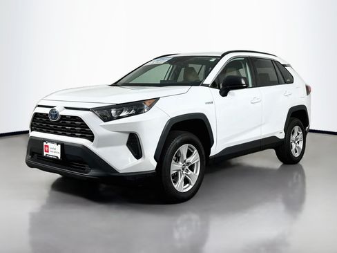 Used 2020 Toyota RAV4 LE AWD/4WD image 3