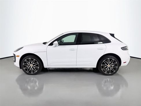 Used 2023 Porsche Macan AWD/4WD image 2