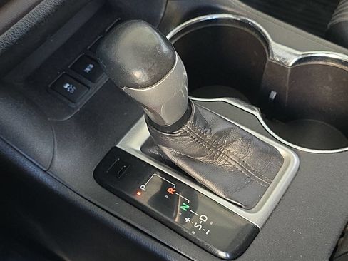 Used 2018 Toyota Highlander Plus AWD/4WD image 19