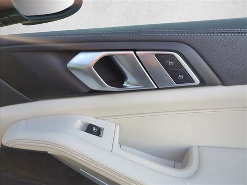 Used 2022 BMW X5 xDrive40i w/ Premium Package image 25