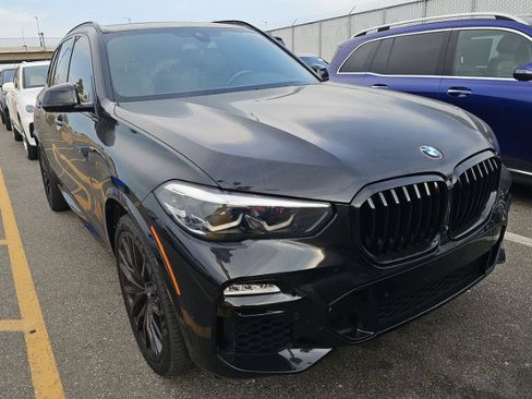 Used 2021 BMW X5 xDrive40i w/ M Sport Package AWD/4WD image 3