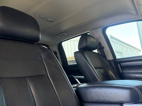 Used 2017 Nissan Titan SL AWD/4WD image 18