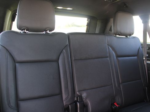 Used 2023 Chevrolet Suburban LT image 44